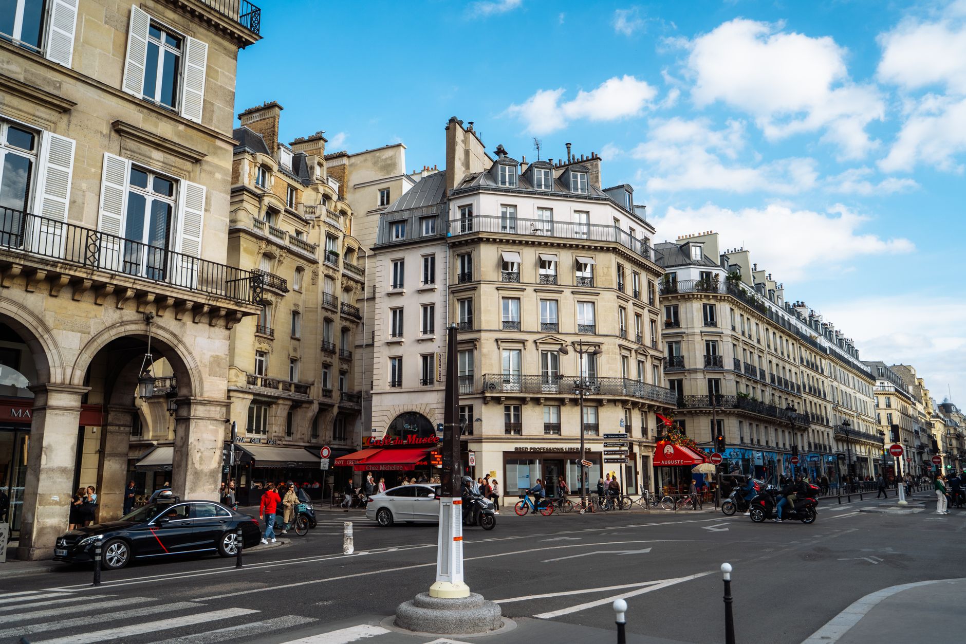 A Paris Resident’s Guide to Navigating the City’s Flour Boom
