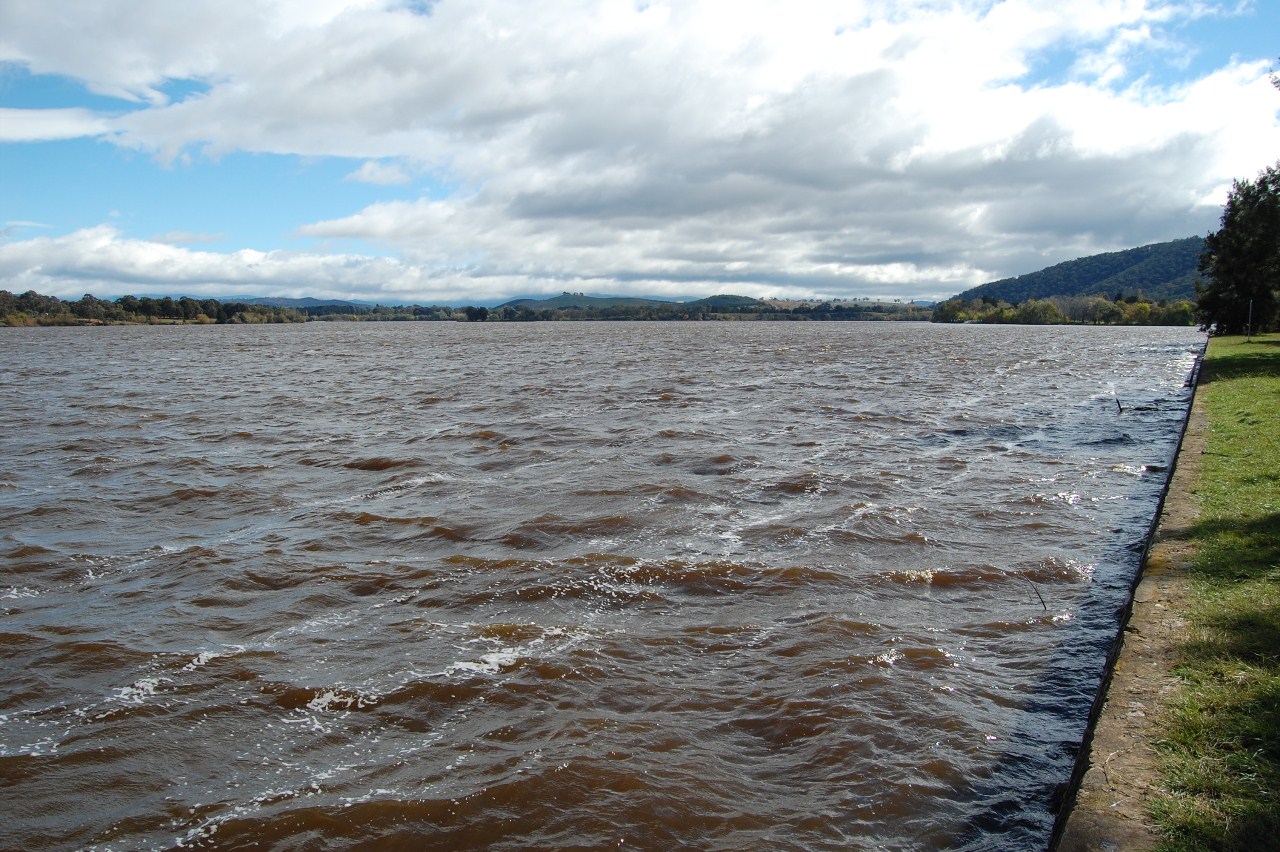 Canberra Runners Discover 3 Epic Routes Around Lake Burley Griffin