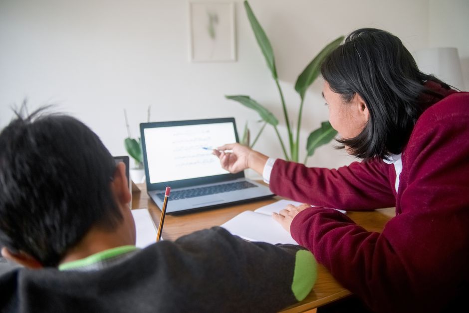 Remote learning families at risk as Queensland cuts distance education resources