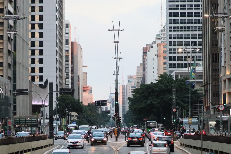 Moradores de SP Relatam Prejuízos e Confusão com Imagens Duplicadas em Cadastros Digitais