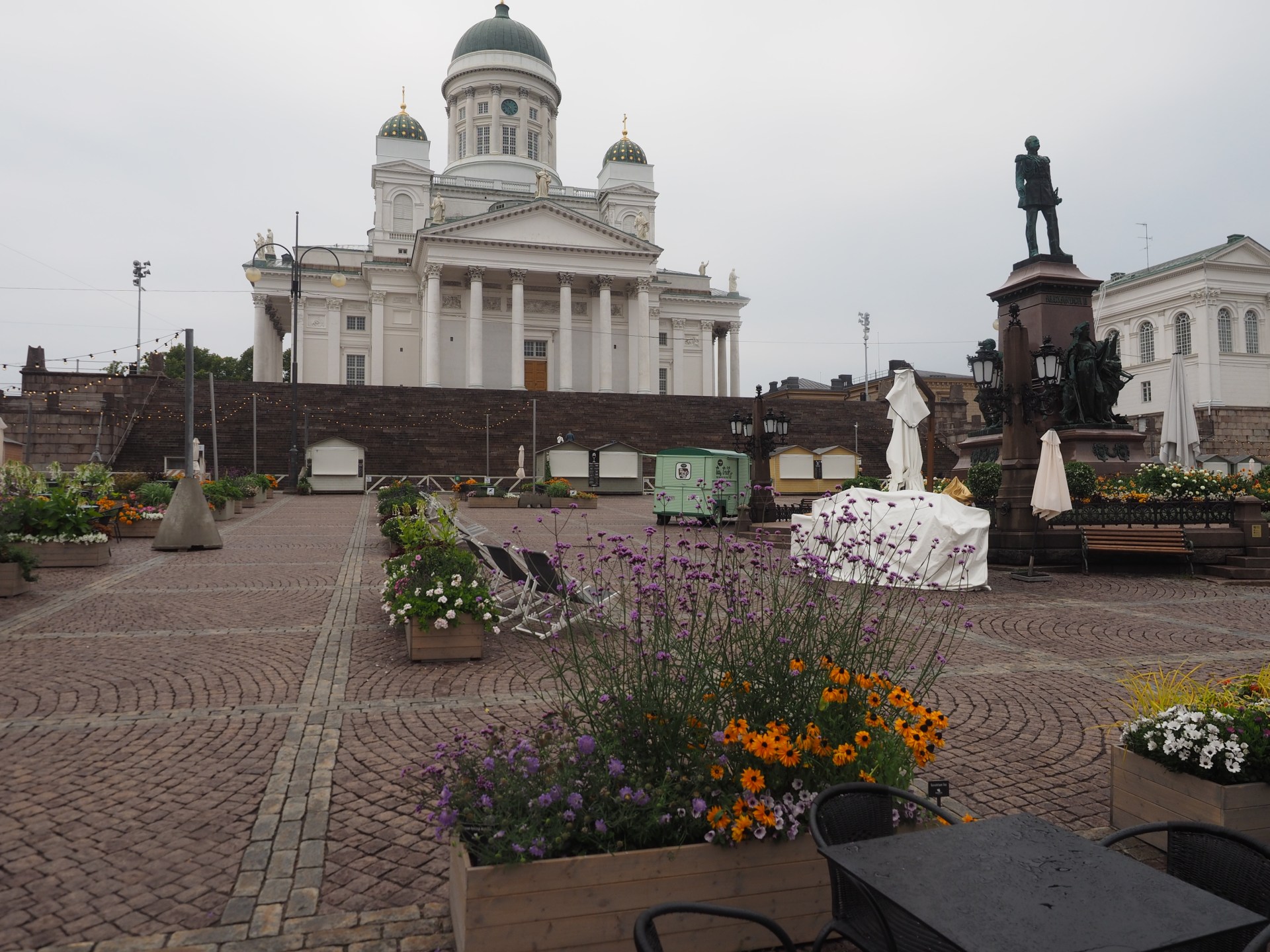 Senate Square and Helsinki Cathedral: The City's Neoclassical Heart