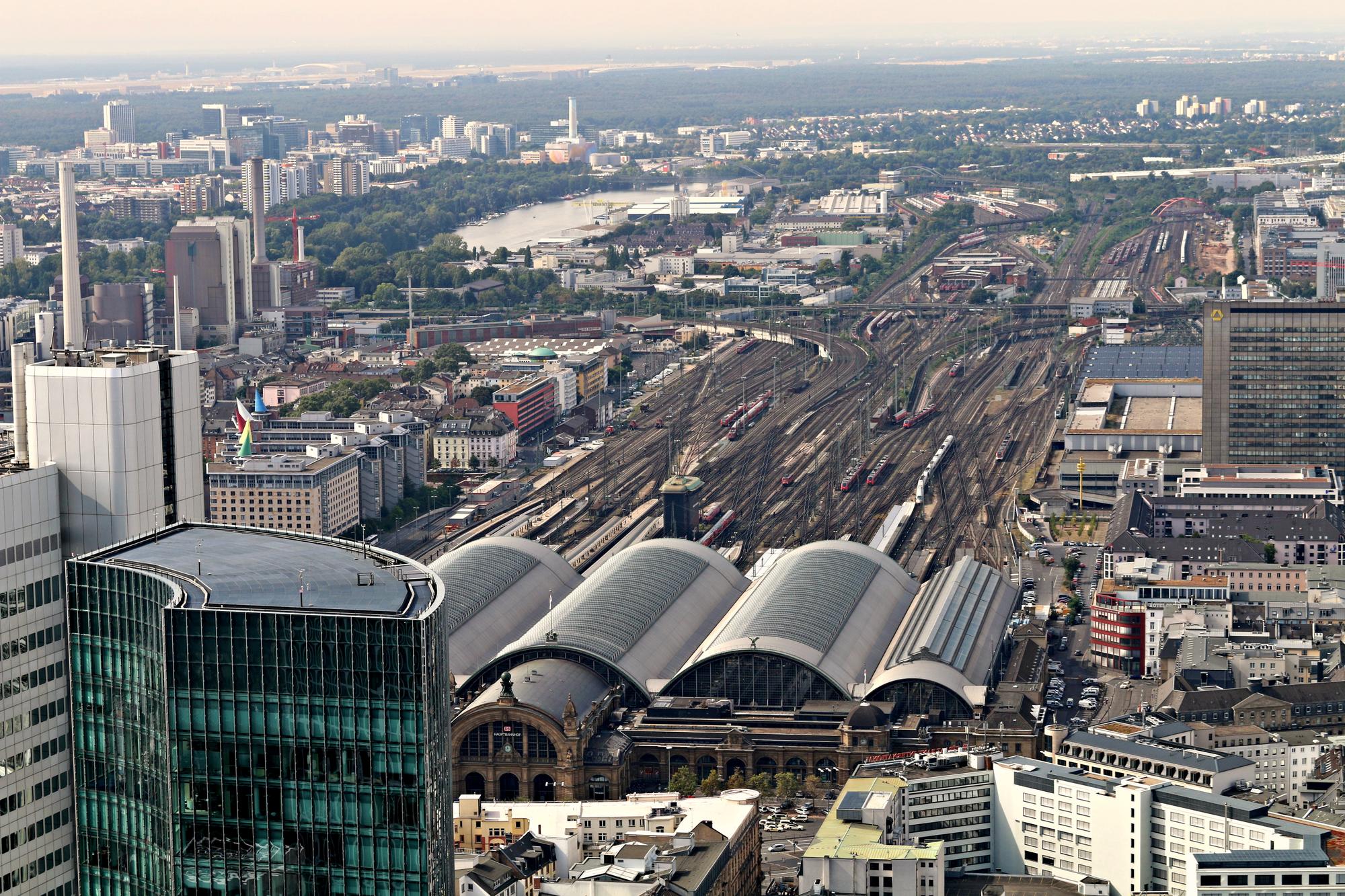 Coventry Data Reveals City Center Footfall, Planning Trends This Week