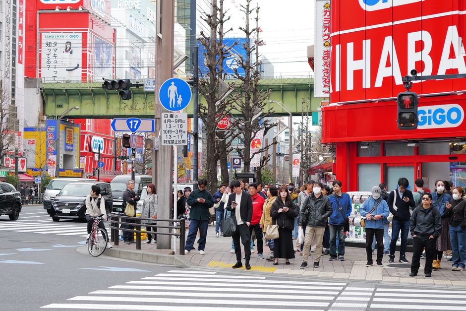 Tokyo's Duplicate Image Replacement Efforts: A Global Comparison
