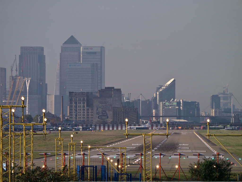 London Sellers Slash Prices as Homes Linger 30% Longer on Market
