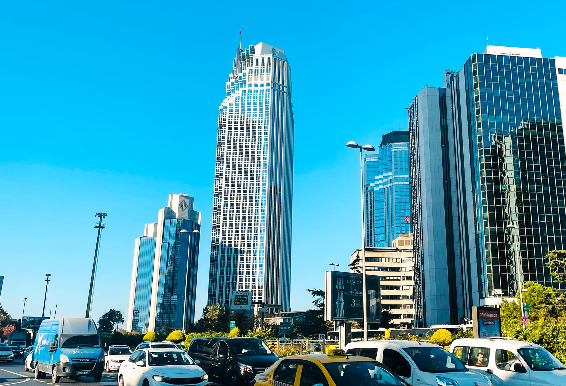 Istanbul's Office Flight to Asia Minor: How Relocation Fever Is Reshaping the City's Talent Wars