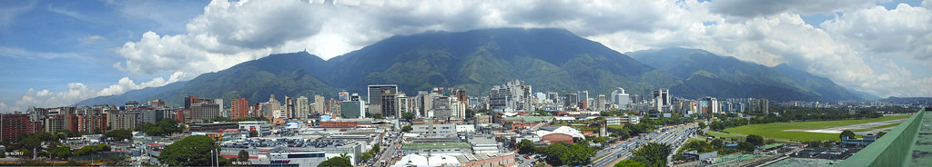 Caracas Residents Combat Loneliness Epidemic Through Organized Community Activities