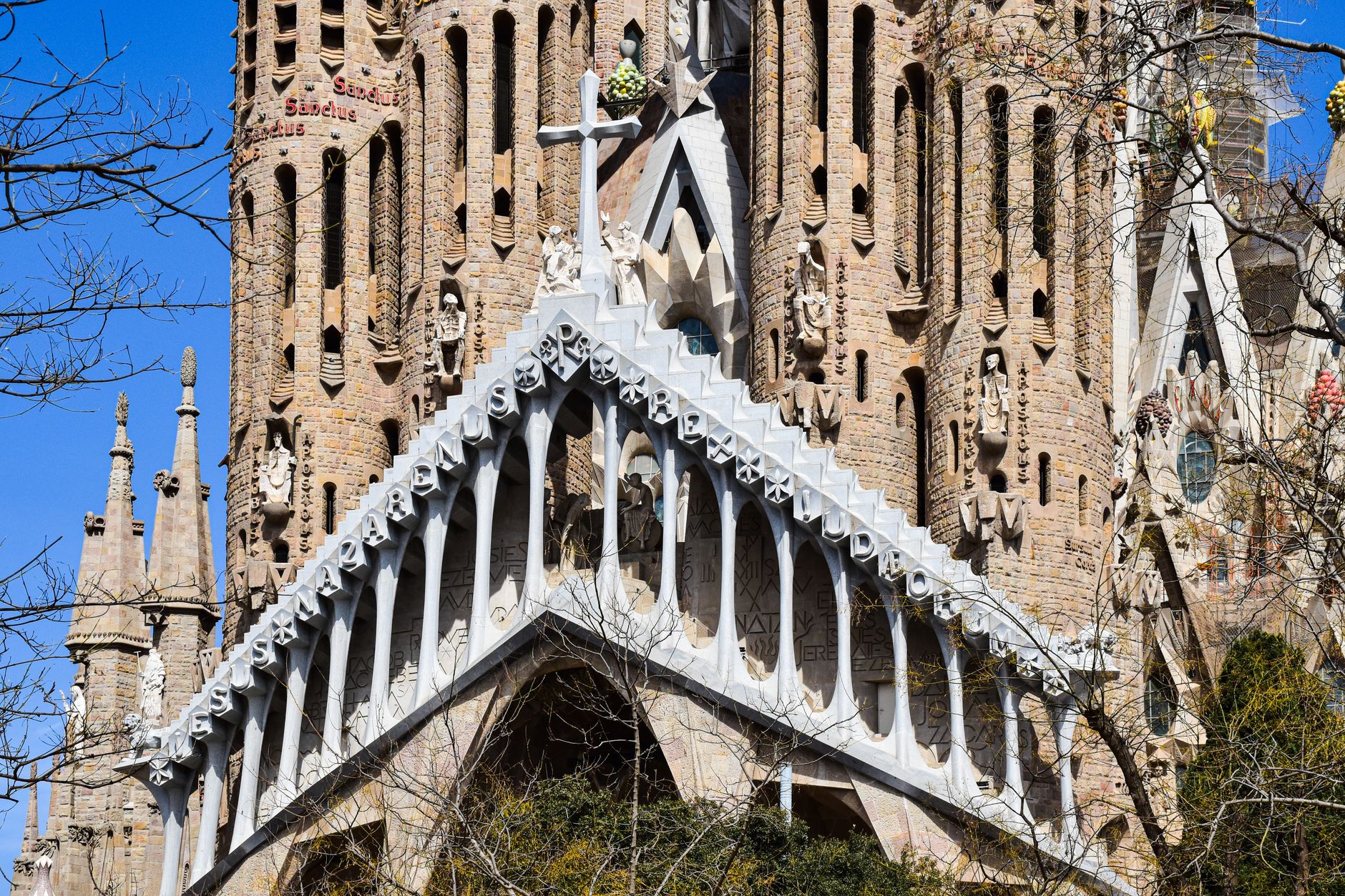 What Visitors Should Know and the Must-See Highlights in Barcelona Today