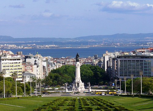 Outdoor Pools Lisbon: Best Lap Swimming Spots