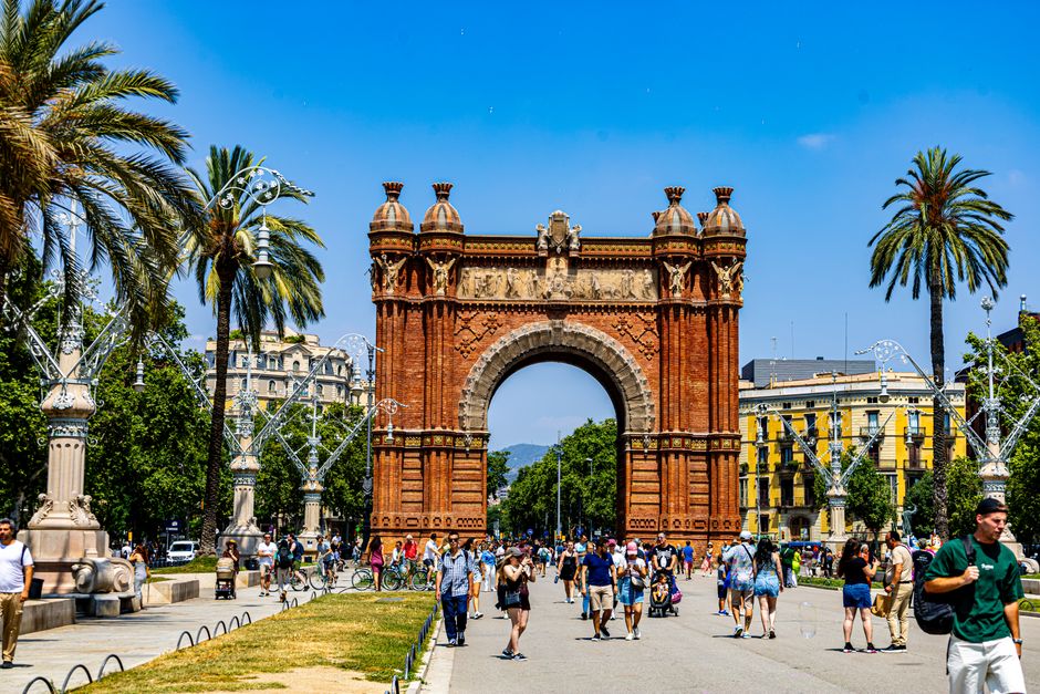Barcelona Officials and Experts Weigh In on Duplicate Image Replacement