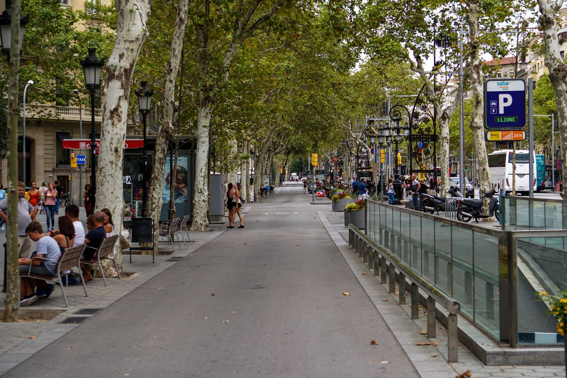Barcelona's Neighbourhoods Beat Gentrification Through Grassroots Community Power