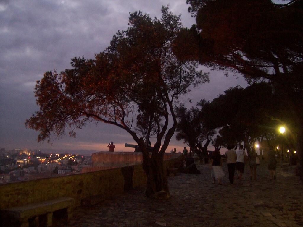 Lisbon Residents Master Meditation: Free Summer Classes Transform Morning Routines
