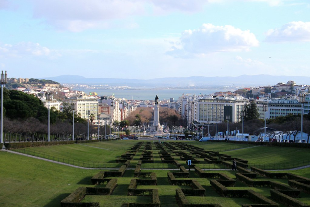 Rent-Vesting Strategy Lisbon: Buy Outside, Live Central