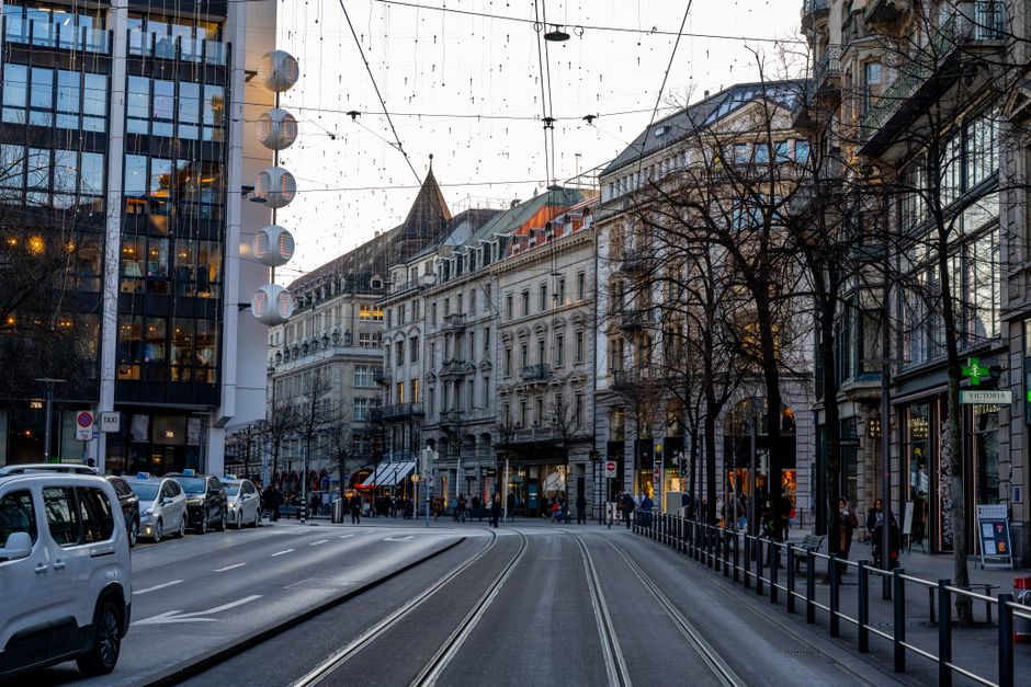 Zurich Officials and Experts Weigh In on Duplicate Image Replacement