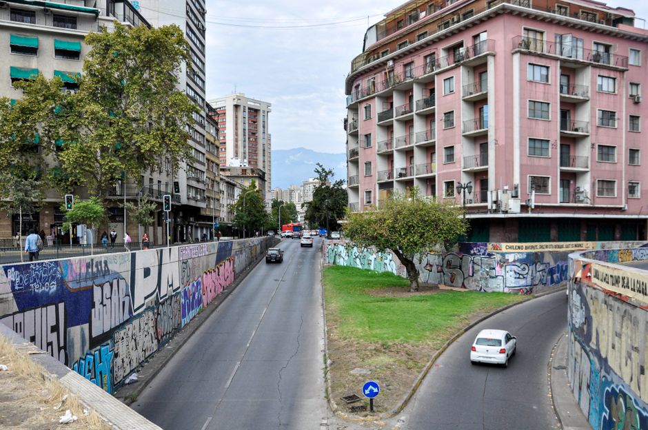 Santiago's Transport Crossroads: Three Critical Decisions That Will Shape City Life for a Decade