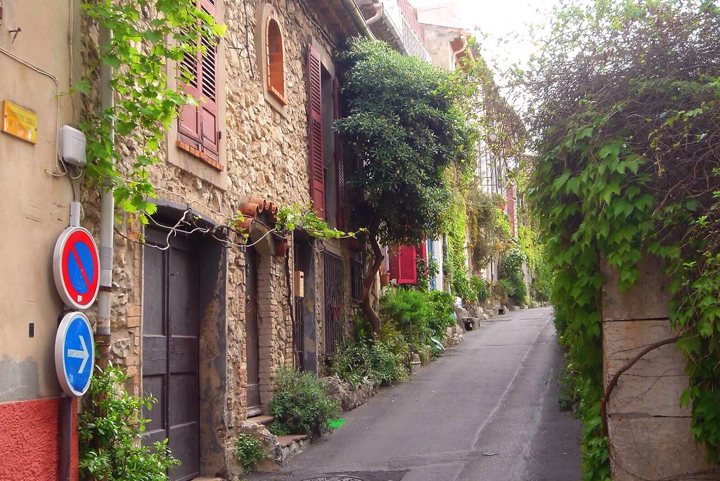 Saint-Tropez Home Sales Slow: 72-Day Average, 9% Price Cuts
