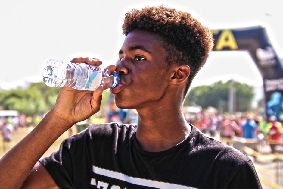 How Much Water to Drink in Sydney Summer: Expert Guide