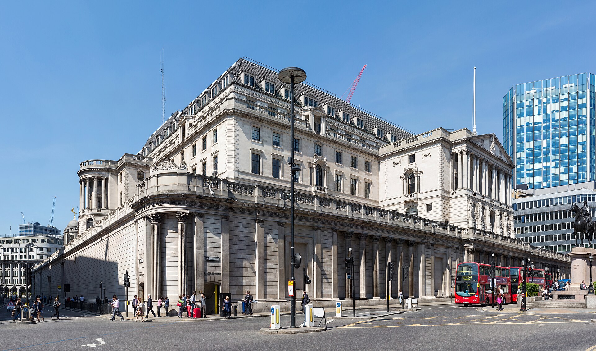 FTSE 100 Climbs 1.26% as Global Markets Rally Forward