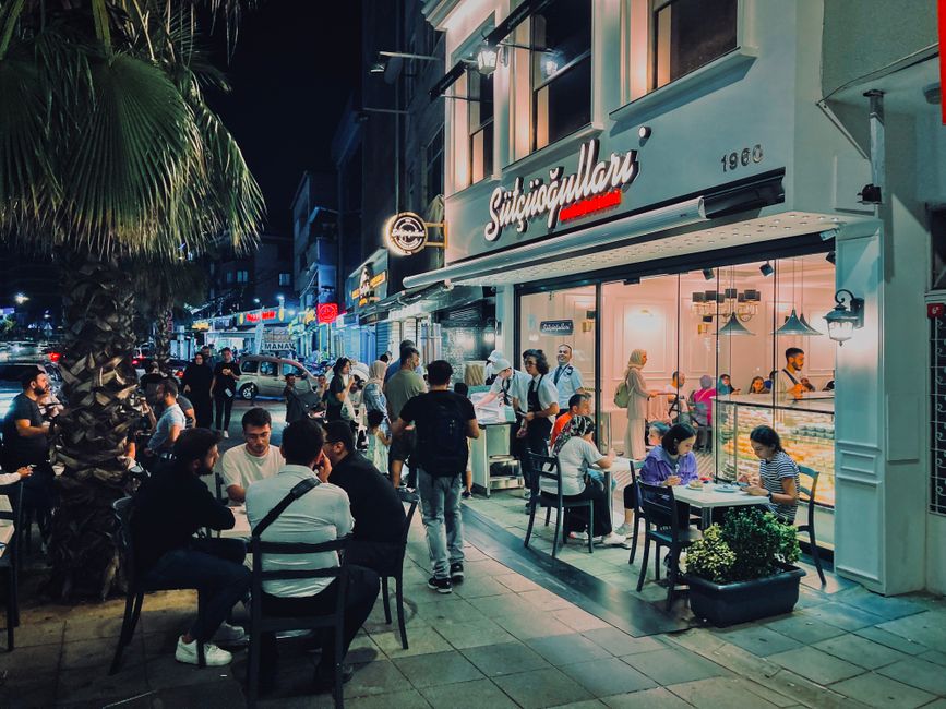 Istanbul Nightlife Bars: A Guide to the City's Unique Bar Culture