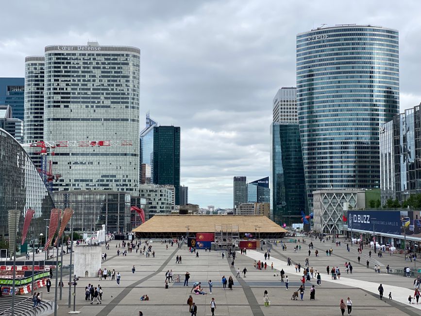 Paris Small Business Alert: Three Market Trends Reshaping the City's Economic Landscape in 2026