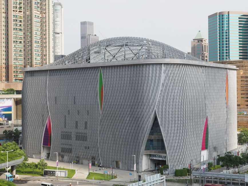 From Sweatshops to Catwalks: How Hong Kong Became a Fashion Design Powerhouse