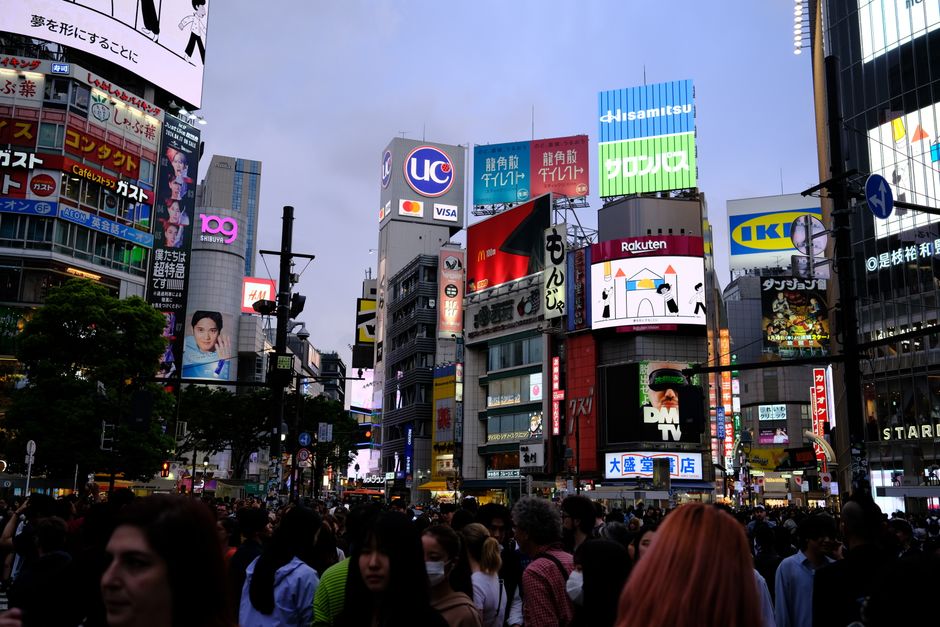 Gold Price Surges in Tokyo as Wall Street Selloff Hits