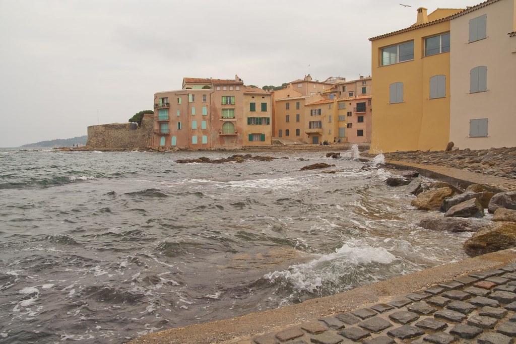 Interest Rate Expectations Shift Buyer Behaviour in Saint-Tropez Property Market