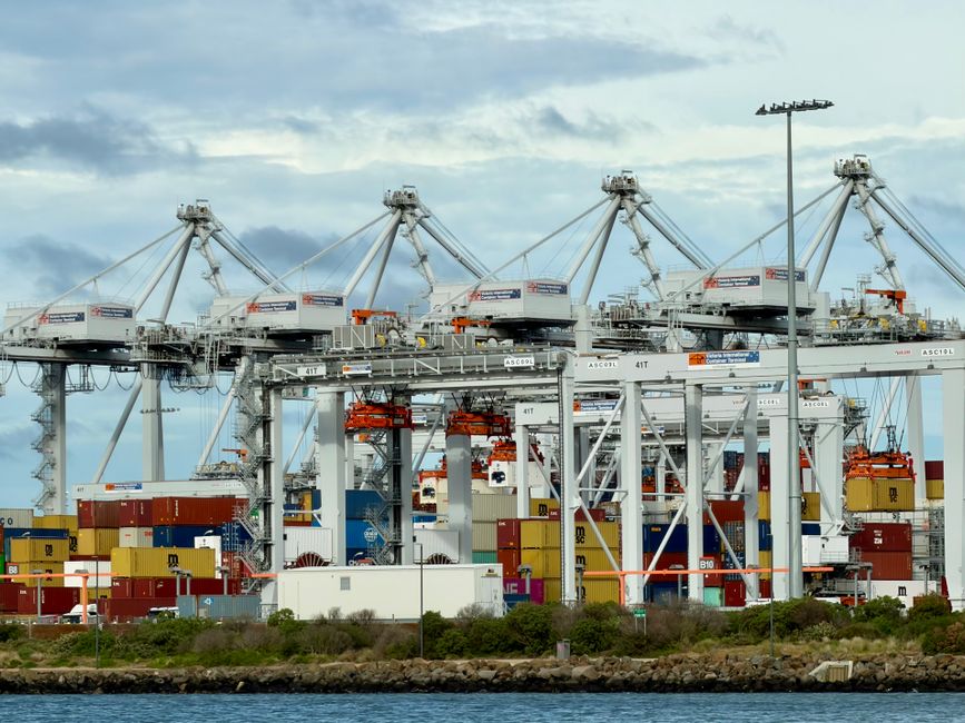 Darwin Port freight operations continue as regulatory scrutiny of Chinese lease arrangements persists