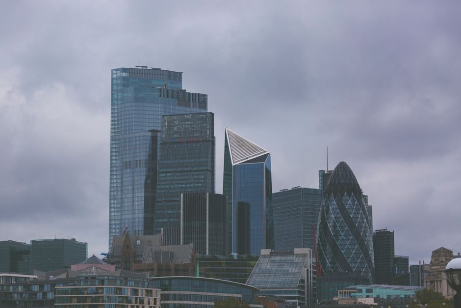 Cracks in the Labour Market Put Rate-Cut Bets Back on the Table