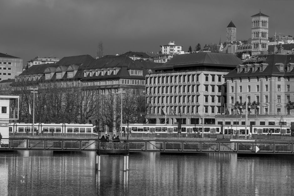 Rail chiefs, city planners clash over future of Zurich's congested Hardbrücke crossing