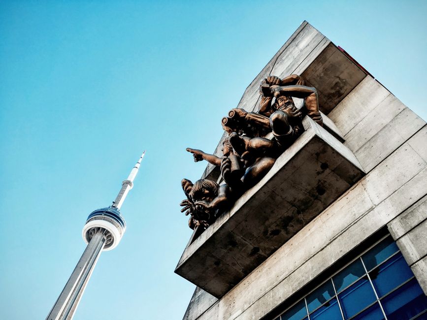 Toronto's Heat Wave Scrambles Weekend Plans as Venues Open Emergency Cooling Centres