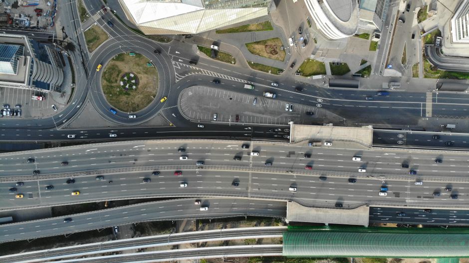 Moscow's July Heat Wave, Road Chaos Collide Over Budget Fight