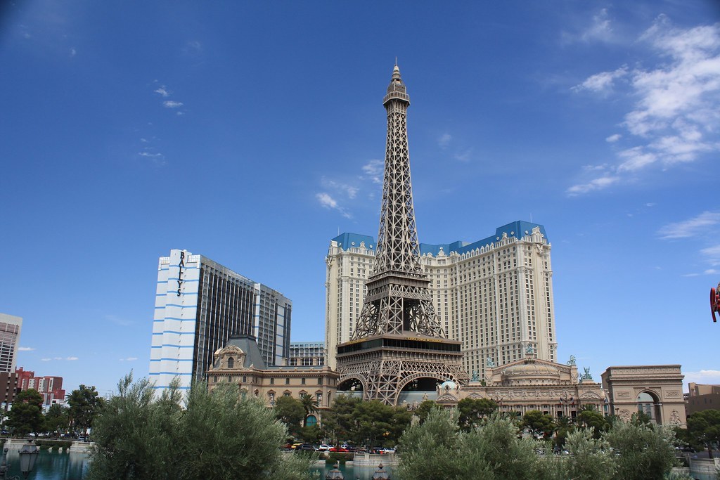 Las Vegas Home Investors Flood Strip Corridor Market