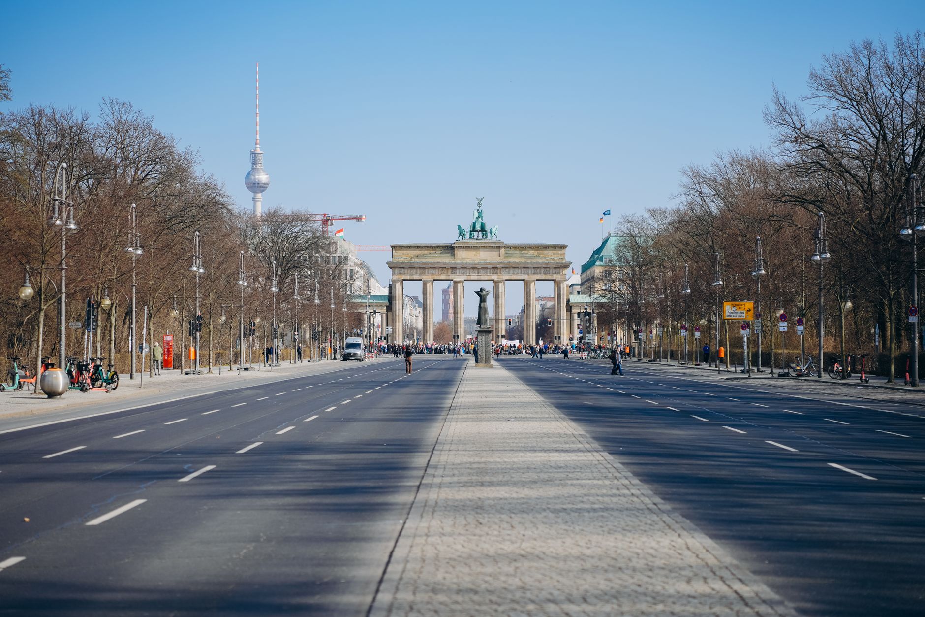 From Kreuzberg Basements to Marathon Glory: How Berlin's Grassroots Running Clubs Built a Movement