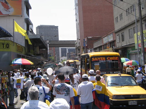 Medellín Heat, Light, Noise Disrupt Sleep-Residents Transform Homes for Rest