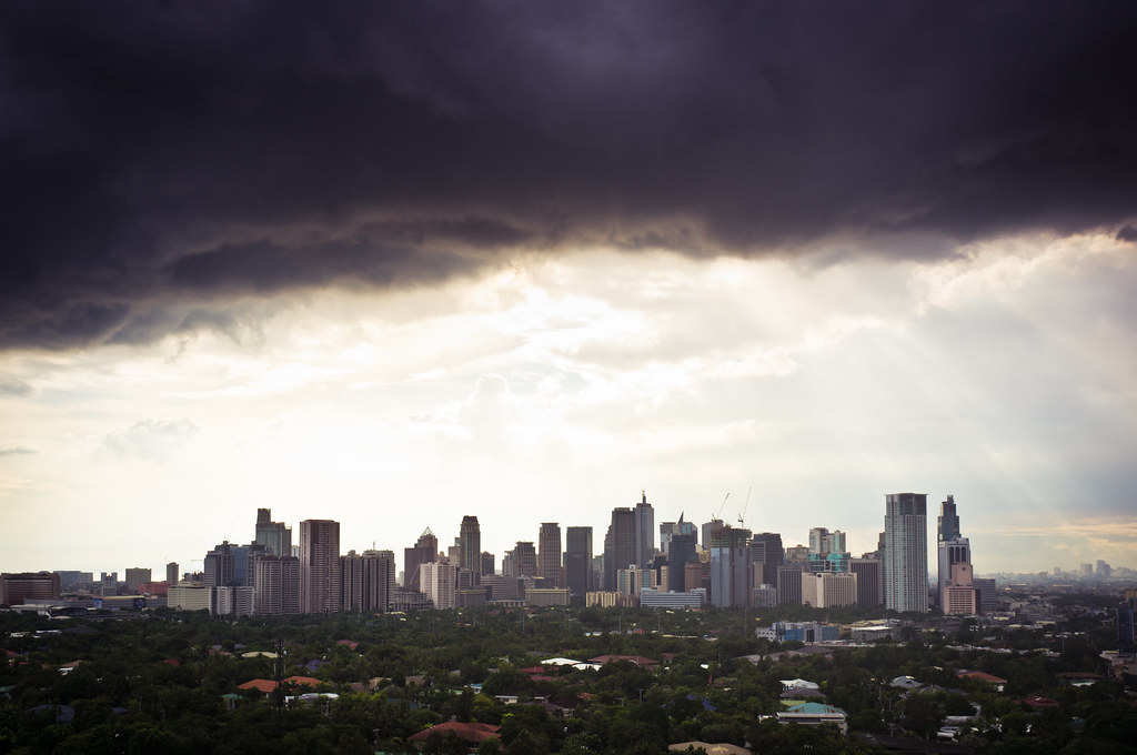 Evening Device Use Cuts Manila Residents' Sleep, Research Confirms