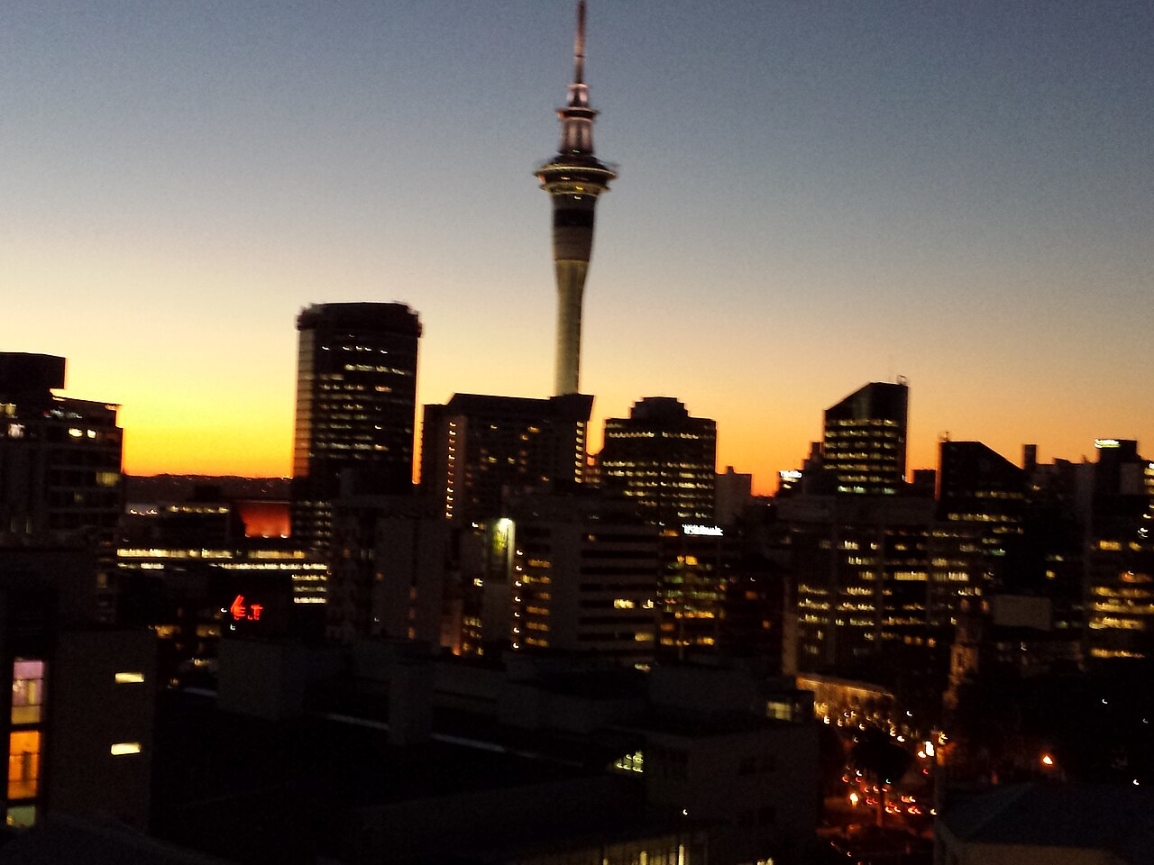 Gold at $4,187, Wall Street Surging: What Auckland Households Need to Know Right Now