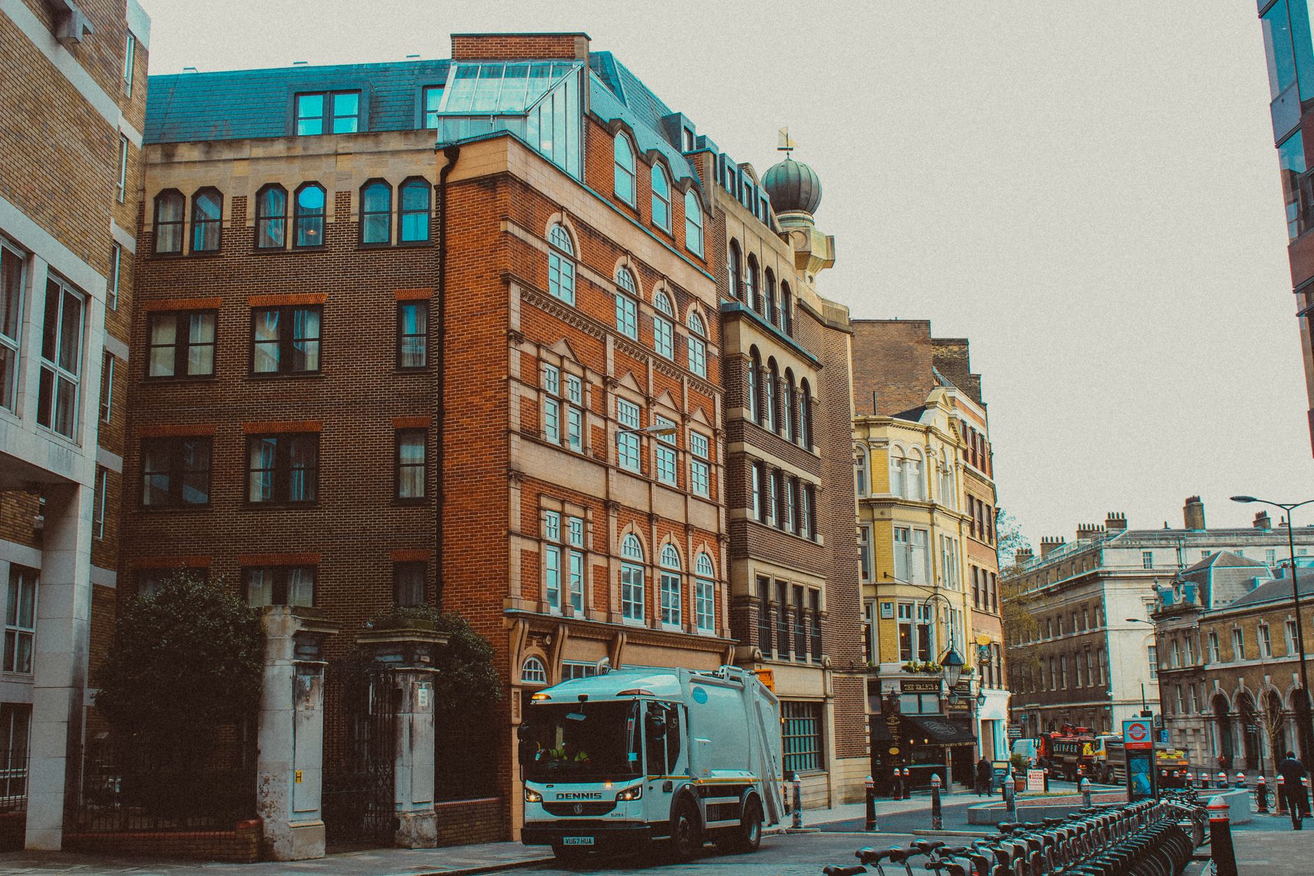London's Night Out: The Real Cost, Hidden Fees and What You Actually Need to Know Before Heading Out