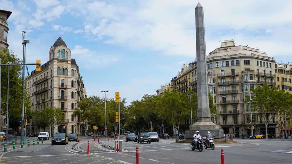 Barcelona's Duplicate Image Replacement Efforts: A Global Comparison