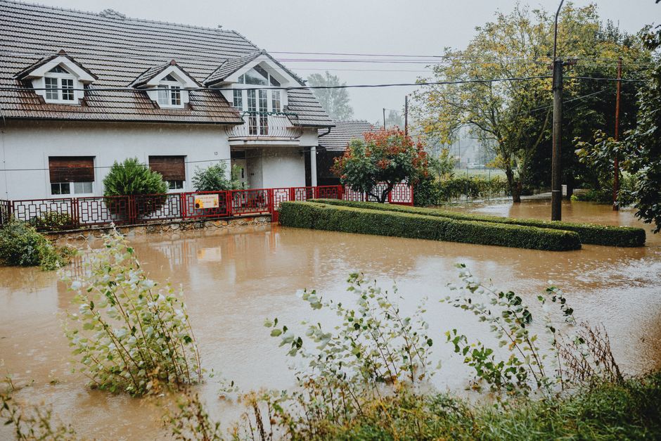How global insurance prices a world of rising disasters