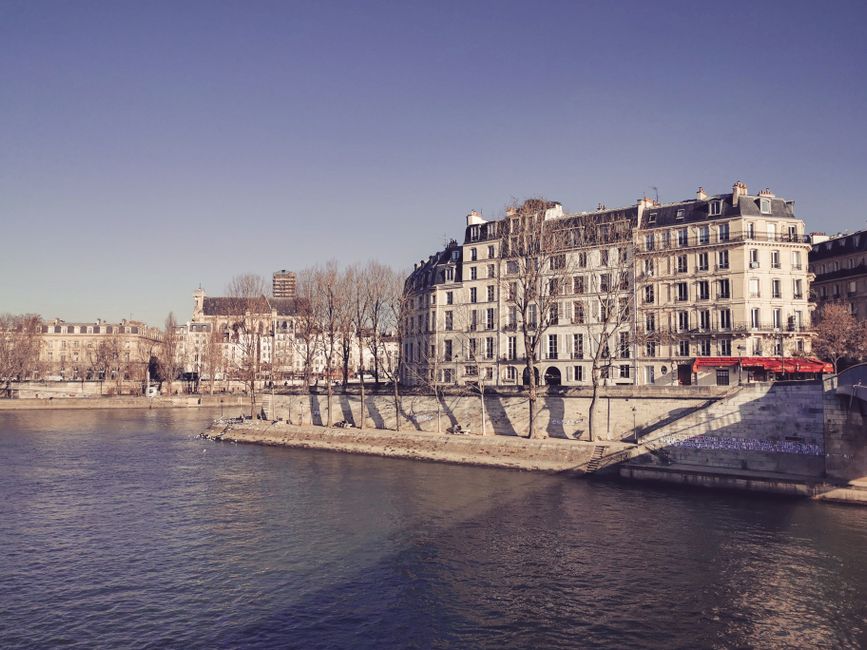 Five Daily Habits Parisians Swear By to Manage Stress and Build Mental Resilience