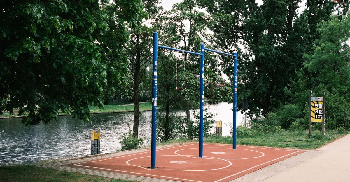 Berliners Transform Daily Commutes Into Free Fitness With Neighborhood Parks