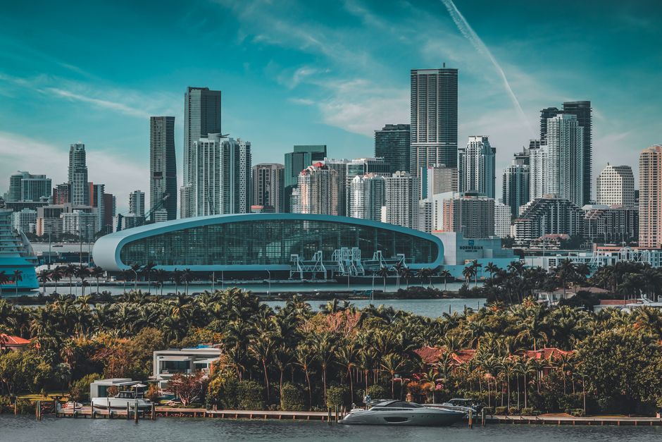 Guarantor Loans: The Miami First-Home Shortcut That Could Save You Years — or Cost You a Relationship