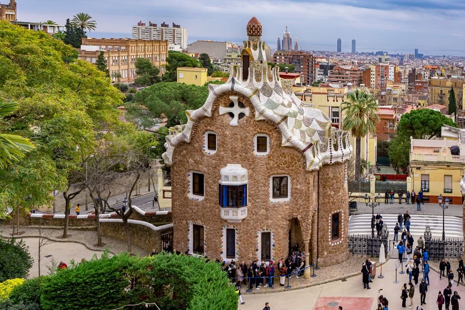 Barcelona's Inner-City Renaissance: Eixample Surges Past €8,500/m² as Investors Bet on Urban Revival