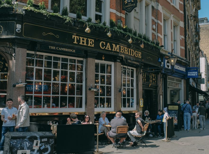 Best Wine Bars London: Local Guide & Venues