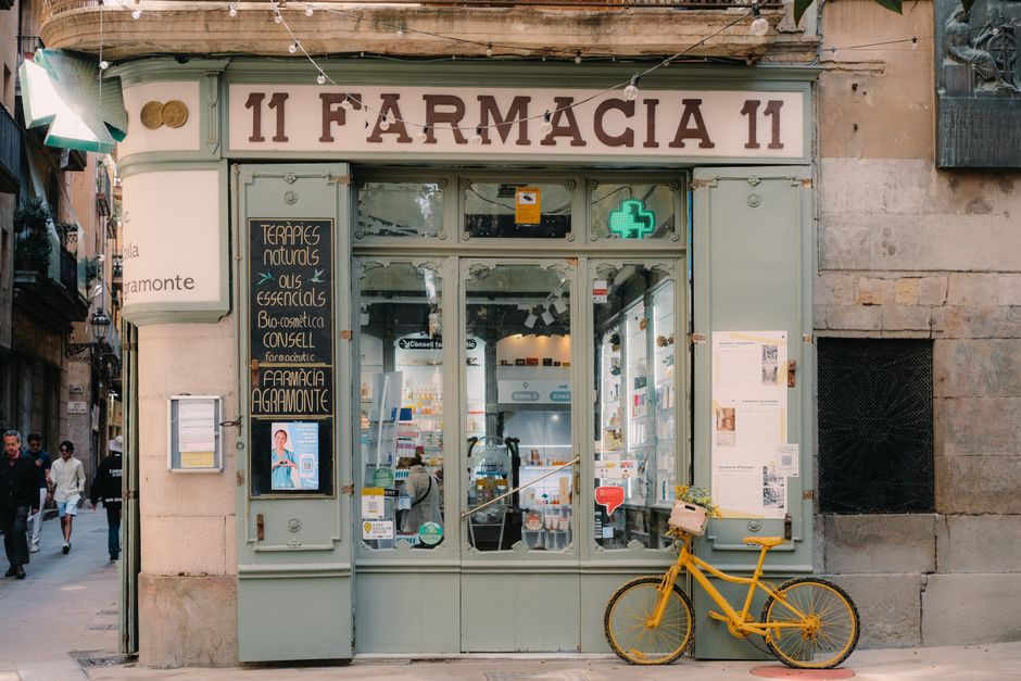 Barcelona Officials and Experts Weigh In on Duplicate Image Replacement