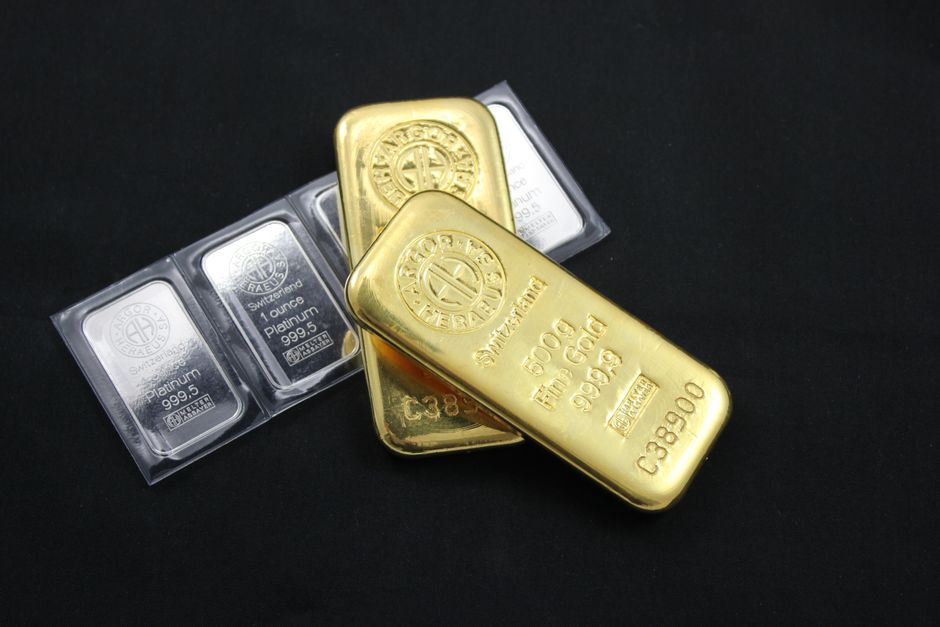 Australian sharemarket edges higher as precious metals rebound; local investors eye commodity recovery
