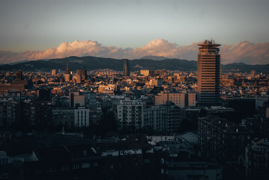 Barcelona Officials and Experts Weigh In on Duplicate Image Replacement
