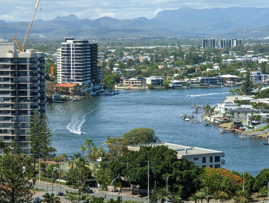 The Broadwater and the Canals: Boating Life on the Gold Coast
