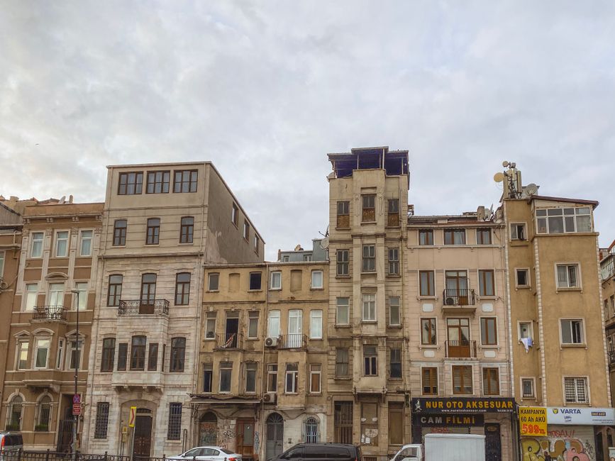 Istanbul's Building Boom: What's Really Driving New Development Prices—and Why Timing Matters