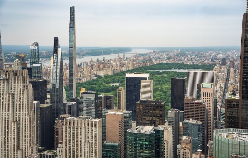 New York's Restaurant Boom Masks Deeper Economic Signals as Capital Flows Shift